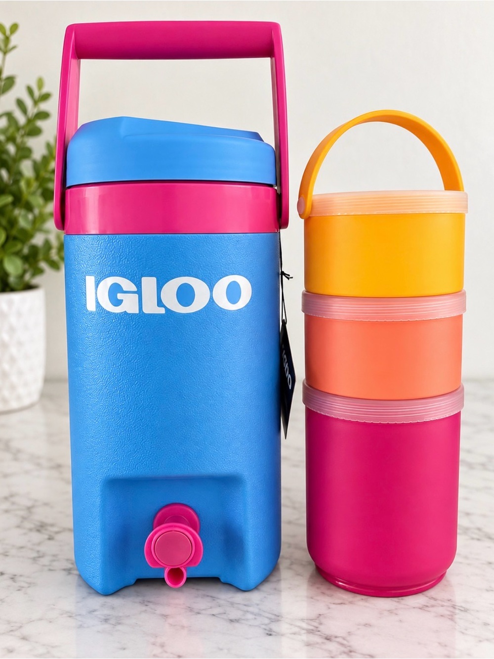 Igloo 80oz party jug and stackable containers